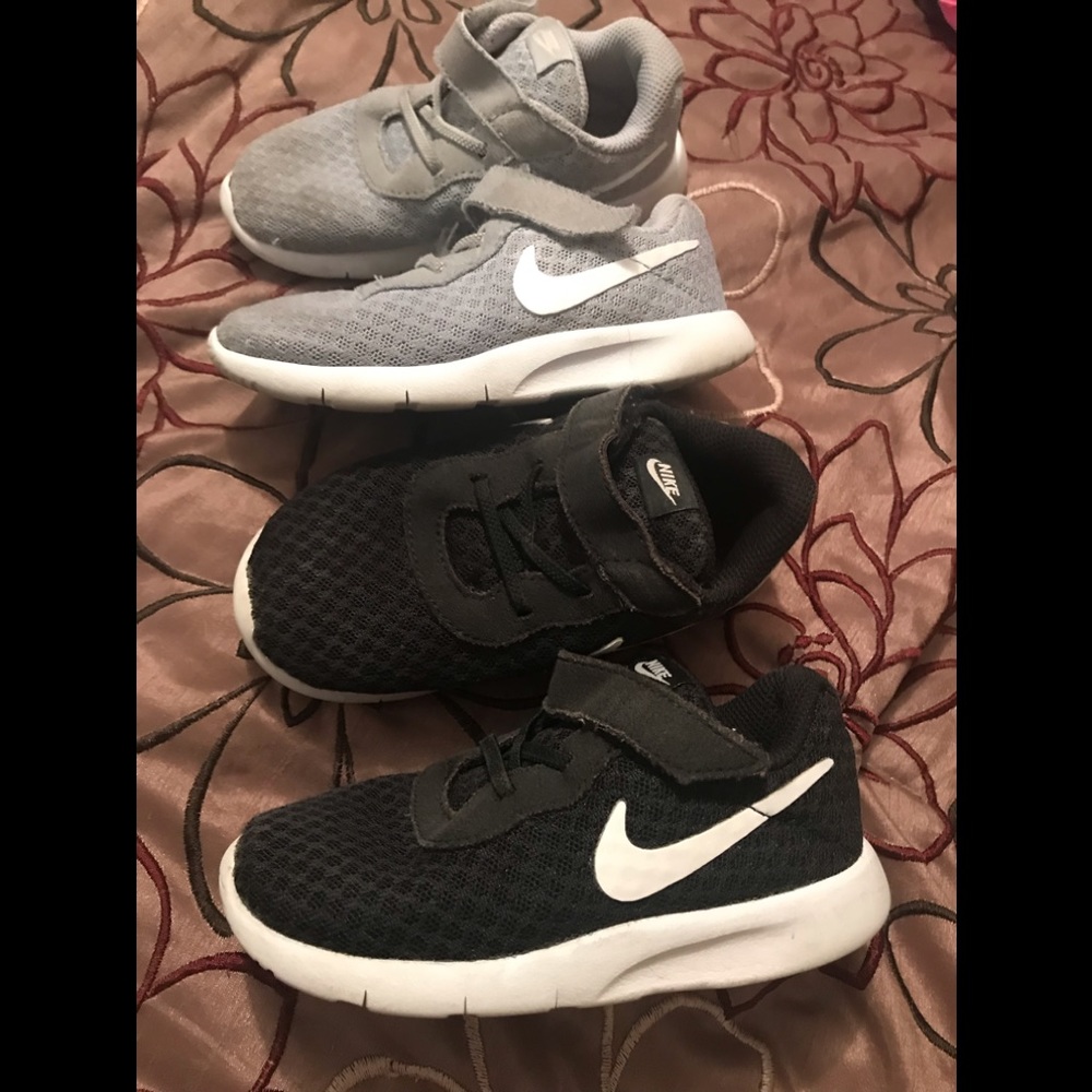 Nike 2 pairs